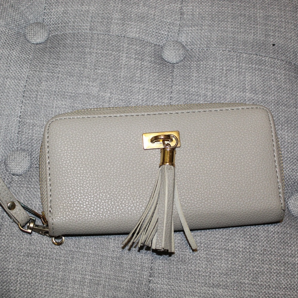 Grey wallet with tassel
